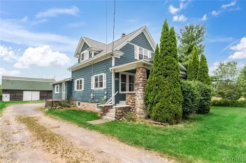 5440 Townline Rd, Sanborn, NY 14132