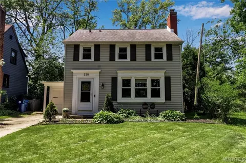 228 Smallwood Dr, Amherst, NY 14226