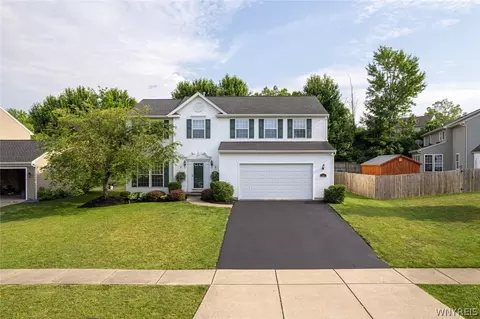 2192 Hunters Hollow Ln, Lake View, NY 14085