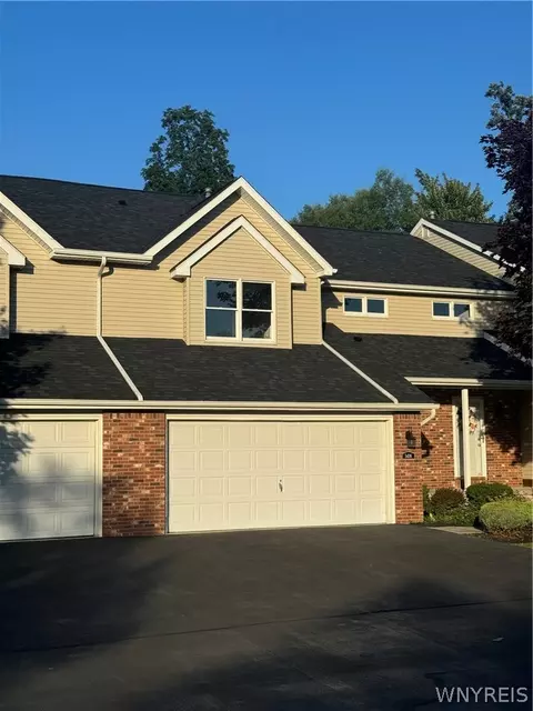 5436 Village Station Cir, Buffalo, NY 14221