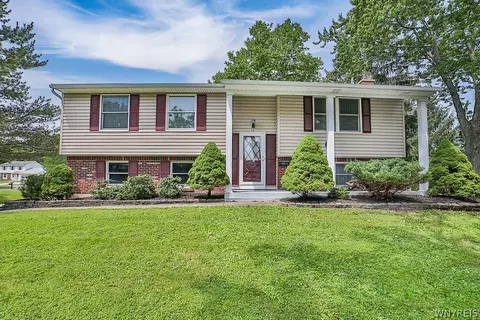 26 Molnar Dr, West Seneca, NY 14224