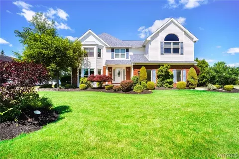 7240 Winbert Dr, Wheatfield, NY 14120
