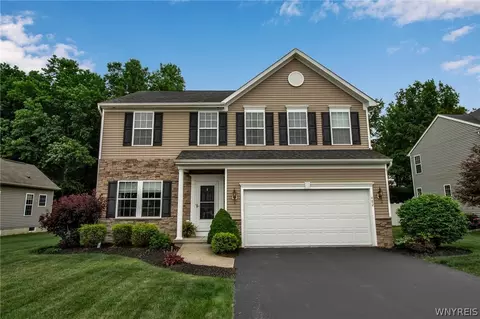 482 Riverwalk Dr, Youngstown, NY 14174
