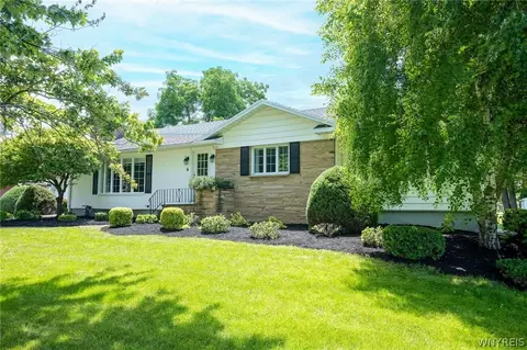 6 Evergreen Dr, Batavia, NY 14020