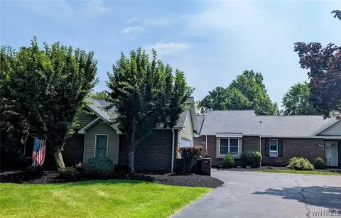 243 Old Oak Post Rd, East Amherst, NY 14051