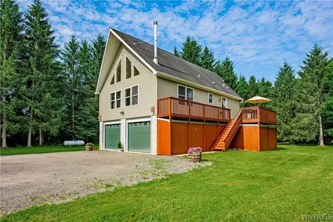 2756 Quaker Rd, Hartland, NY 14067