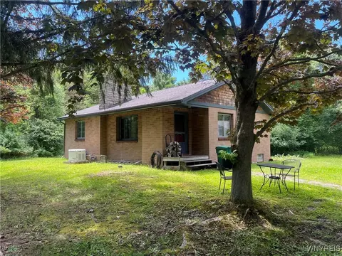 3247 S Creek Rd, Hamburg, NY 14075