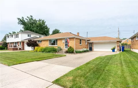 148 Pacecrest Ct, West Seneca, NY 14224