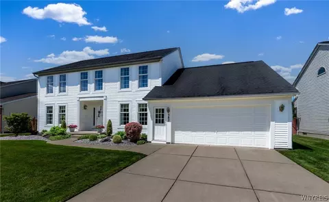 582 Kaymar Dr, Amherst, NY 14228