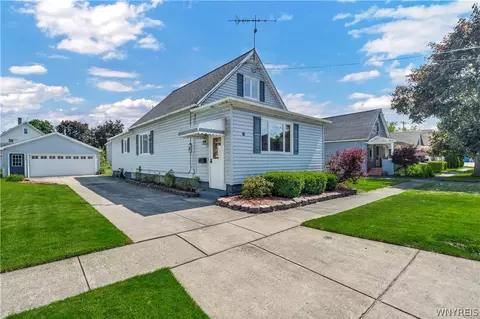 17 8th Ave, North Tonawanda, NY 14120