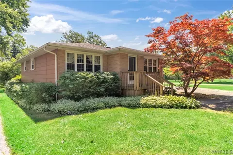 7217 Ward Rd, Wheatfield, NY 14120