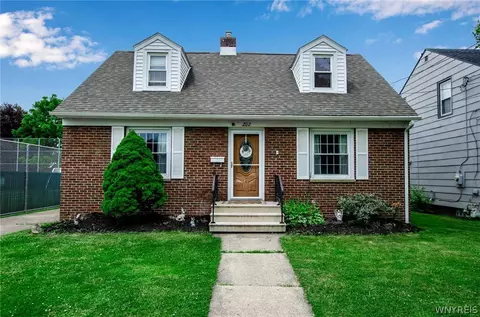 202 75th St, Niagara Falls, NY 14304