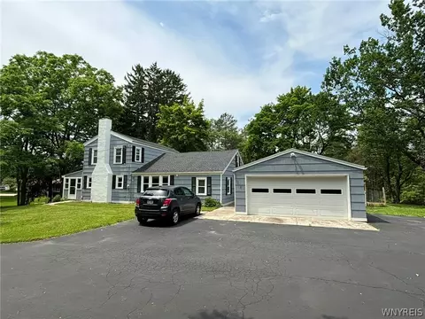 1 Saville Dr, Orchard Park, NY 14127