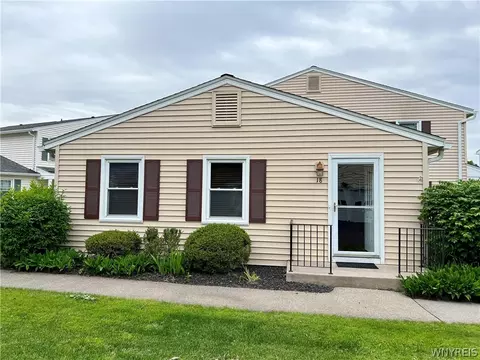 18 Arrowhead N, Perinton, NY 14450
