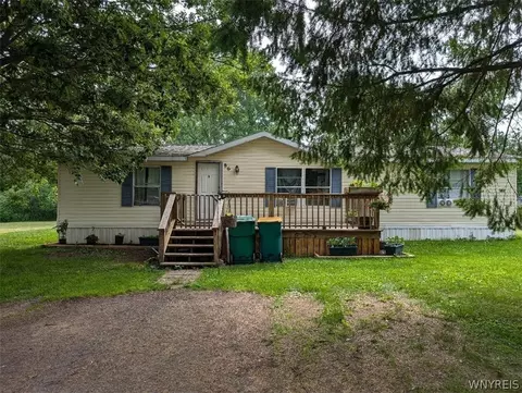 86 Pioneer Ln, Delevan, NY 14042