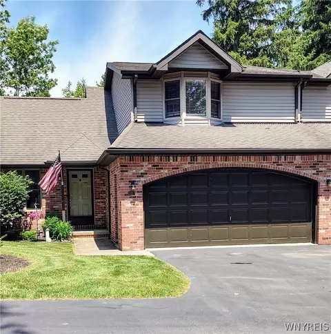 12 In The Woods Ln, West Seneca, NY 14224