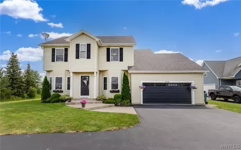 6335 Shawnee Rd, Wheatfield, NY 14120