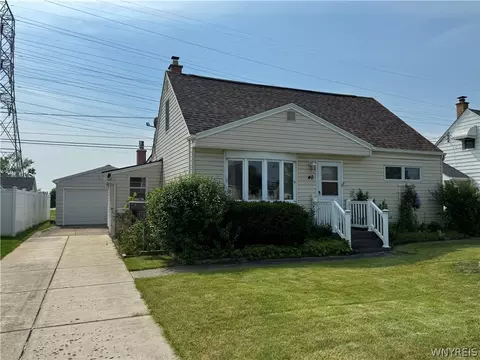 40 W Melcourt Dr, Cheektowaga, NY 14225