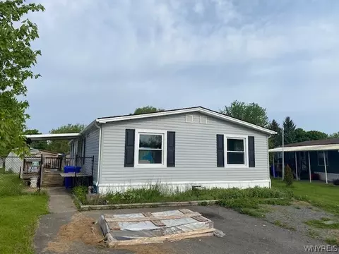 121 Trinity Dr, Holley, NY 14470