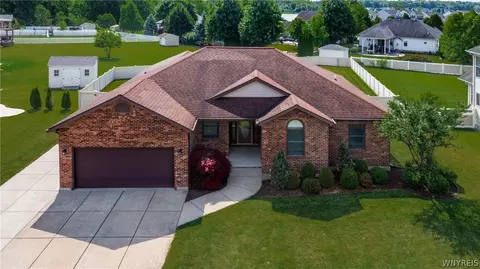 7027 Rock Dove Ln, Wheatfield, NY 14304