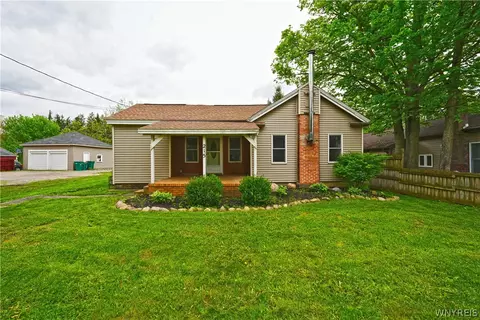 215 N Main St, Holland, NY 14080