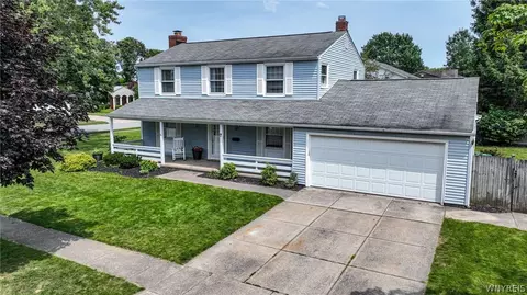 7 Glenbourne Ct, Amherst, NY 14221