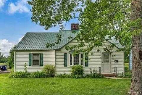 1418 E Park Rd, Grand Island, NY 14072