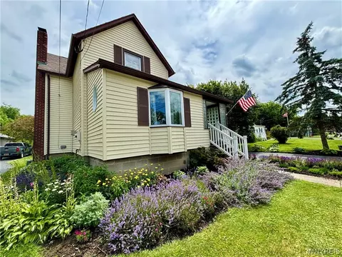 32 N Pearl St, Attica, NY 14011