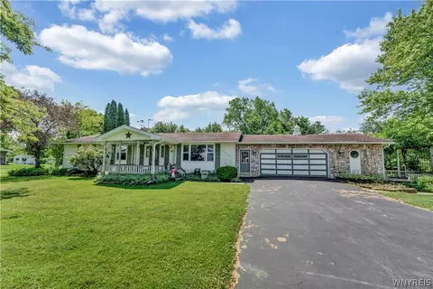 7956 Chestnut Ridge Rd W, Royalton, NY 14067