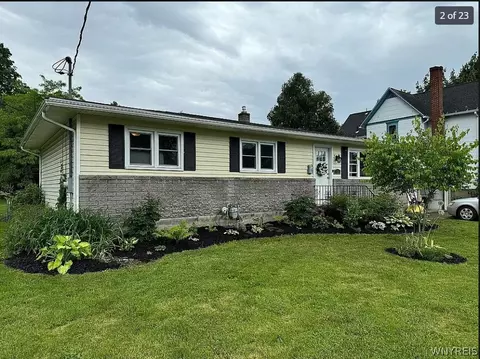 123 W Oak Orchard St, Shelby, NY 14103