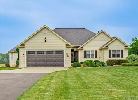 4962 Blackman Rd, Cambria, NY 14094