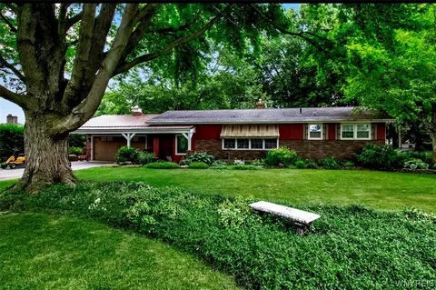 4377 Crescent Dr, Lockport, NY 14094