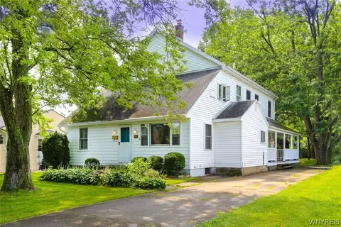 368 Summit Blvd, North Tonawanda, NY 14120
