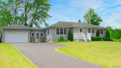 540 Town Line Rd, Lancaster, NY 14086