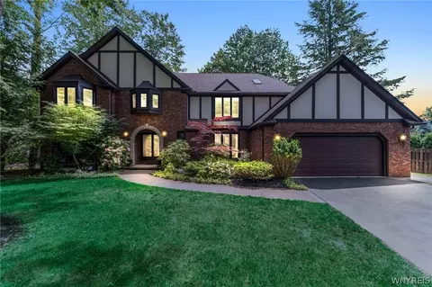 83 Rolling Meadow Ln, East Amherst, NY 14051