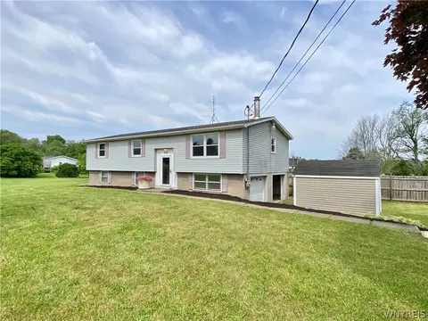 9436 Warsaw Rd, Le Roy, NY 14482