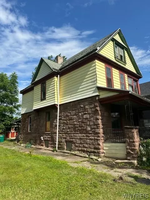 24 Chester St, Buffalo, NY 14208