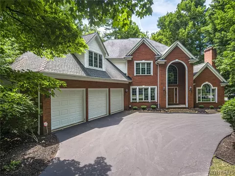 5010 Spaulding Dr, Clarence, NY 14031