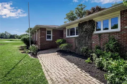 6829 Milestrip Rd, Orchard Park, NY 14127
