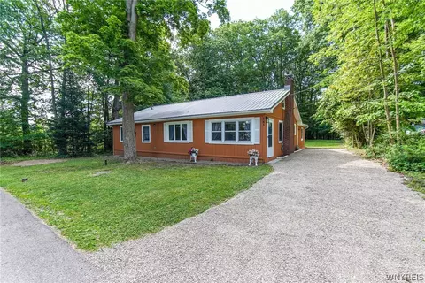 185 Delevan Ave, Evans, NY 14006