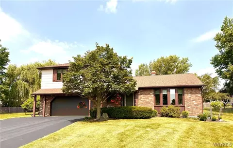 8 Farmingdale Ct, Lancaster, NY 14086