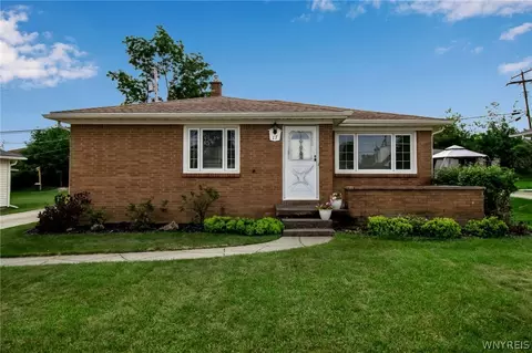 17 Larkwood Rd, West Seneca, NY 14224