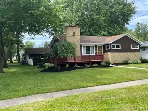 360 Saint Joseph Dr, North Tonawanda, NY 14120