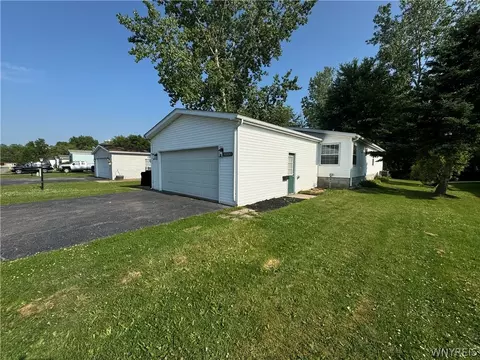 6264 Corwin Sta, Newfane, NY 14108