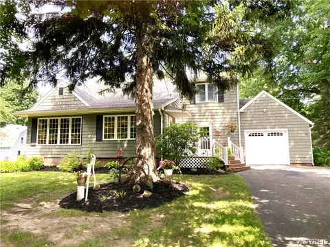 8178 Stahley Rd, East Amherst, NY 14051