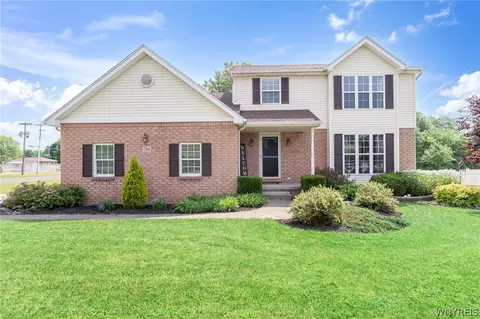 7241 Erica Ln, Wheatfield, NY 14120