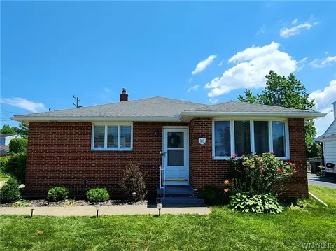 16 Leni Ln, Cheektowaga, NY 14225