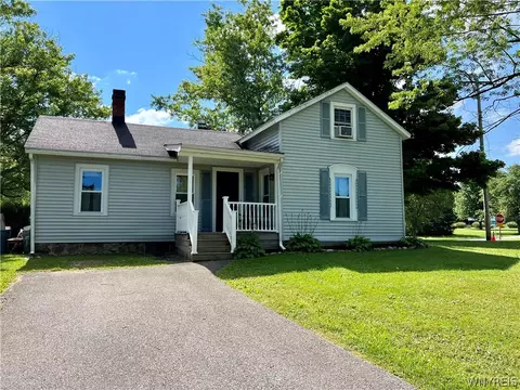 4760 Duerr Rd, Orchard Park, NY 14127