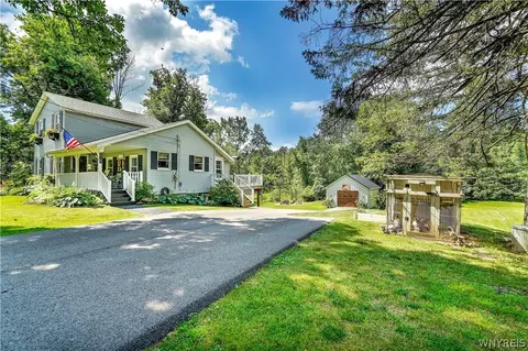 861 Grover Rd, Aurora, NY 14052