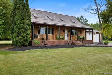 8522 Seaman Rd, Hartland, NY 14067